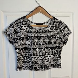 Women's Black and White Cropped Tee - Size Large
